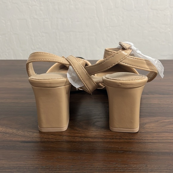 Lulus 9 Lelaya Black/Light Nude Ankle Strap Pointed Toe Pumps Workwear Classic - Picture 5 of 8